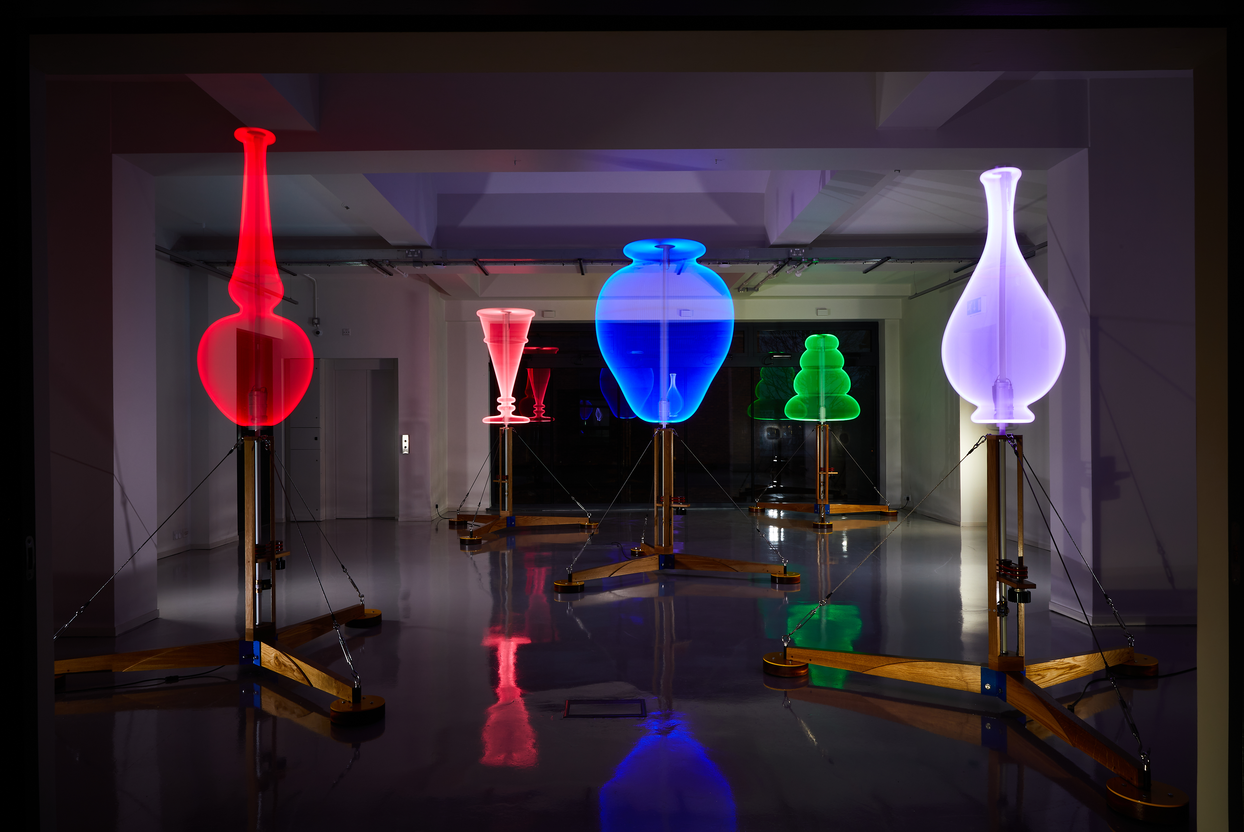 Frederick Carder Vase Forms, 2021, Neon, wood, metal ©Fred Tschida, Courtesy The Art House and Neon Workshops - Photo by David Lindsay